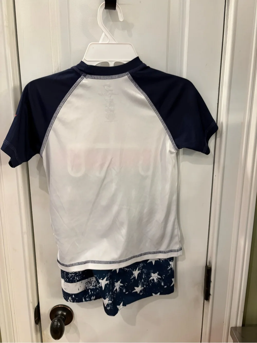Laguna White & Navy Kids' American Surf Rashguard set preowned boys size 5/6